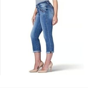 Rock & Republic Kendall Size 18 distressed highrise denim capri, stretch comfort